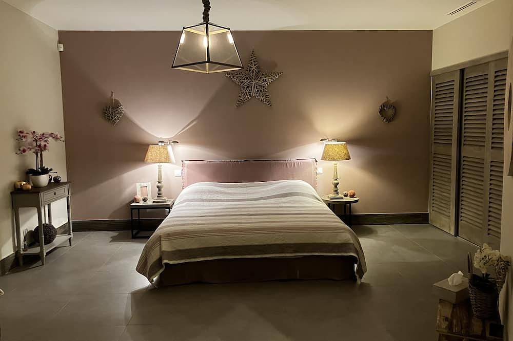 Luxueuse villa climatisée, 320m2, piscine 15m, au calme, confort haut standing in Roquefort-les-Pins, Côte méditerranéenne (France)