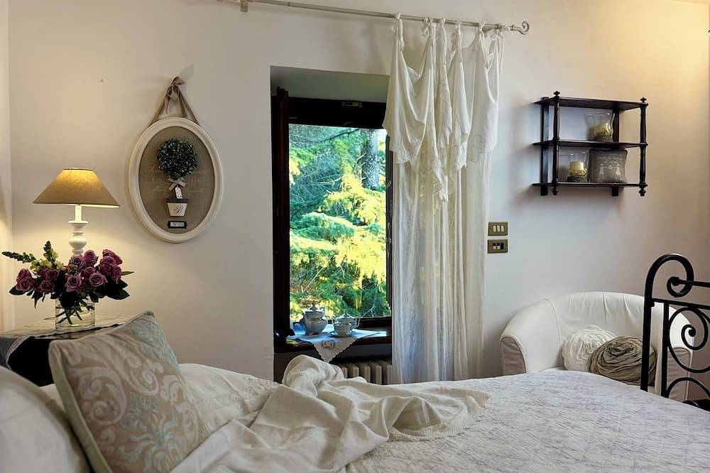 Villa with panoramic pool • Passignano sul Trasimeno, Umbria in Passignano sul Trasimeno, Lake Trasimeno