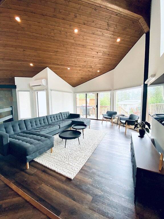 West Coast Getaway with amazing lnlet views in Sechelt, Sunshine Coast Regional District