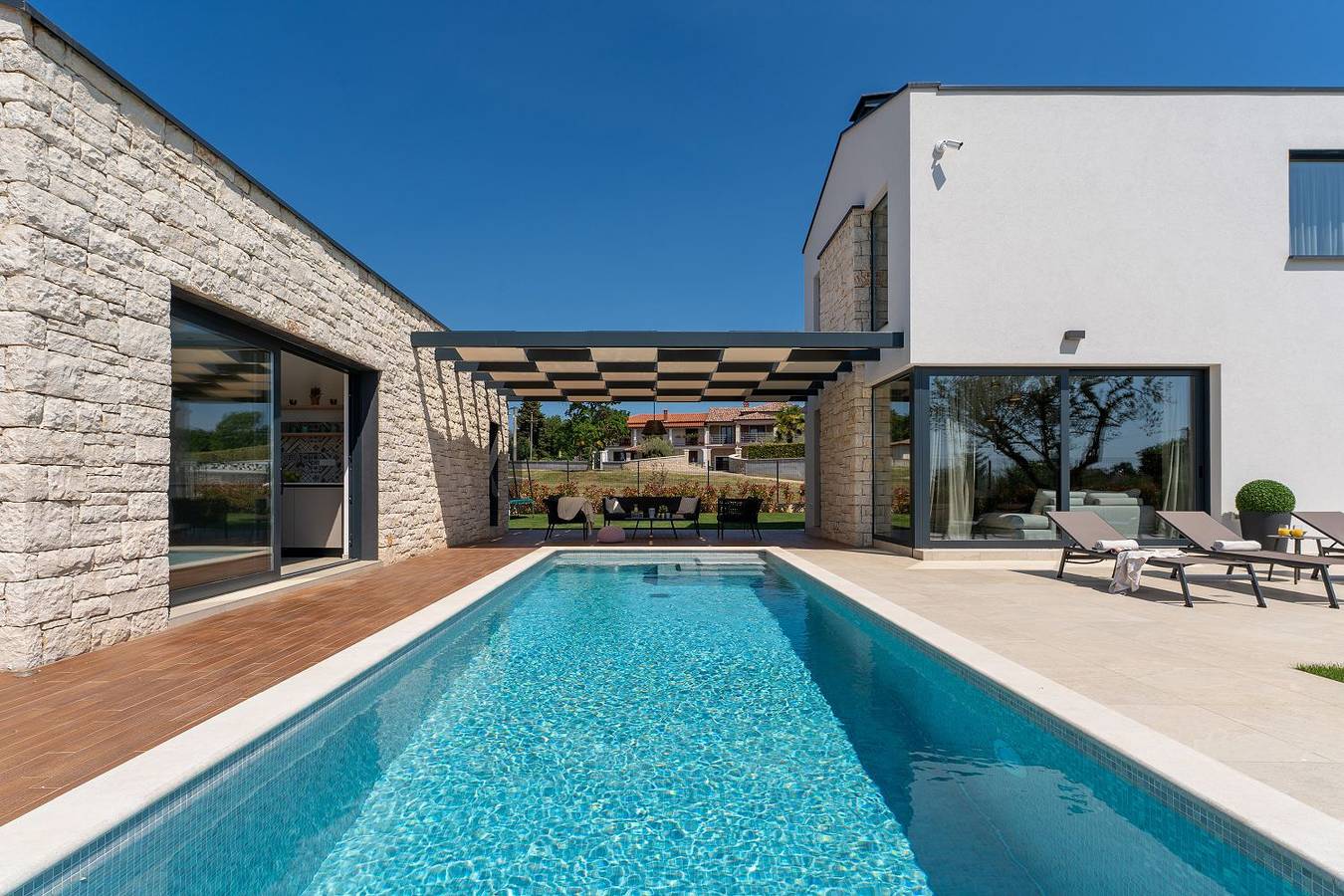 Absolute Traumvilla mit Pool, Sauna, Whirlpool, 6 Bikes, Tischtennis, Outdoor-Kueche, Grillkamin in Anzici, Zentralistrien