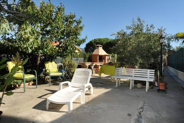Location de vacances pour 2 personnes, avec piscine ainsi que terrasse et vue à Prades - 3