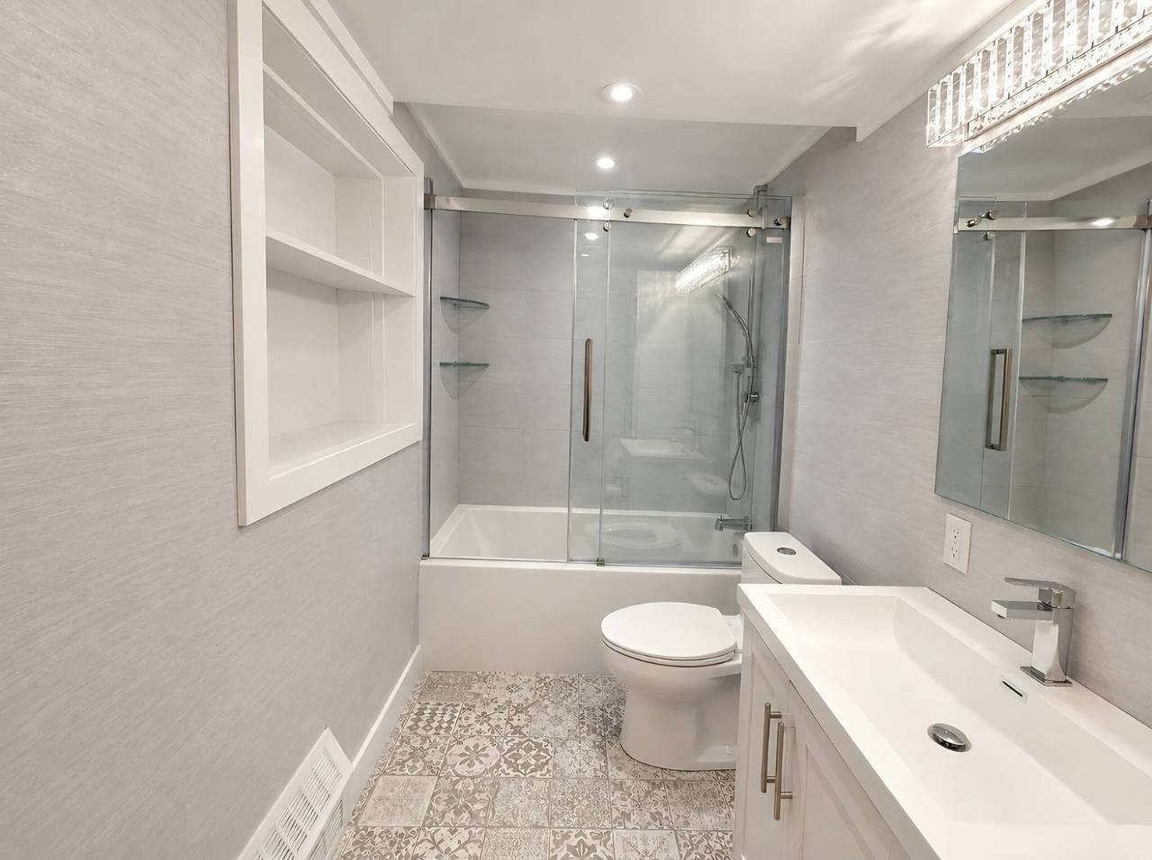 Appartement entier, Appartement rénové • 5 personnes • Metro à pied in Montréal, Québec
