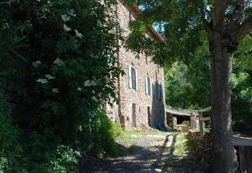 Gîte pour 13 personnes, avec terrasse ainsi que jardin et vue à Les Plantiers