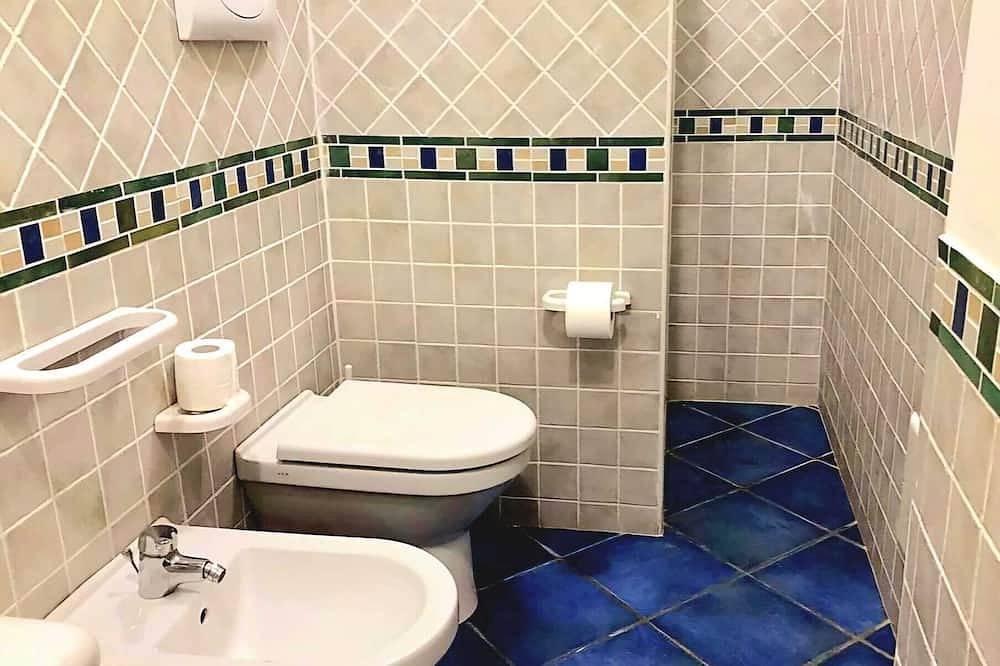 Entire apartment, 2-room apartment garden side with big terrace only 3 min from the beach in Scafa, Messina Province