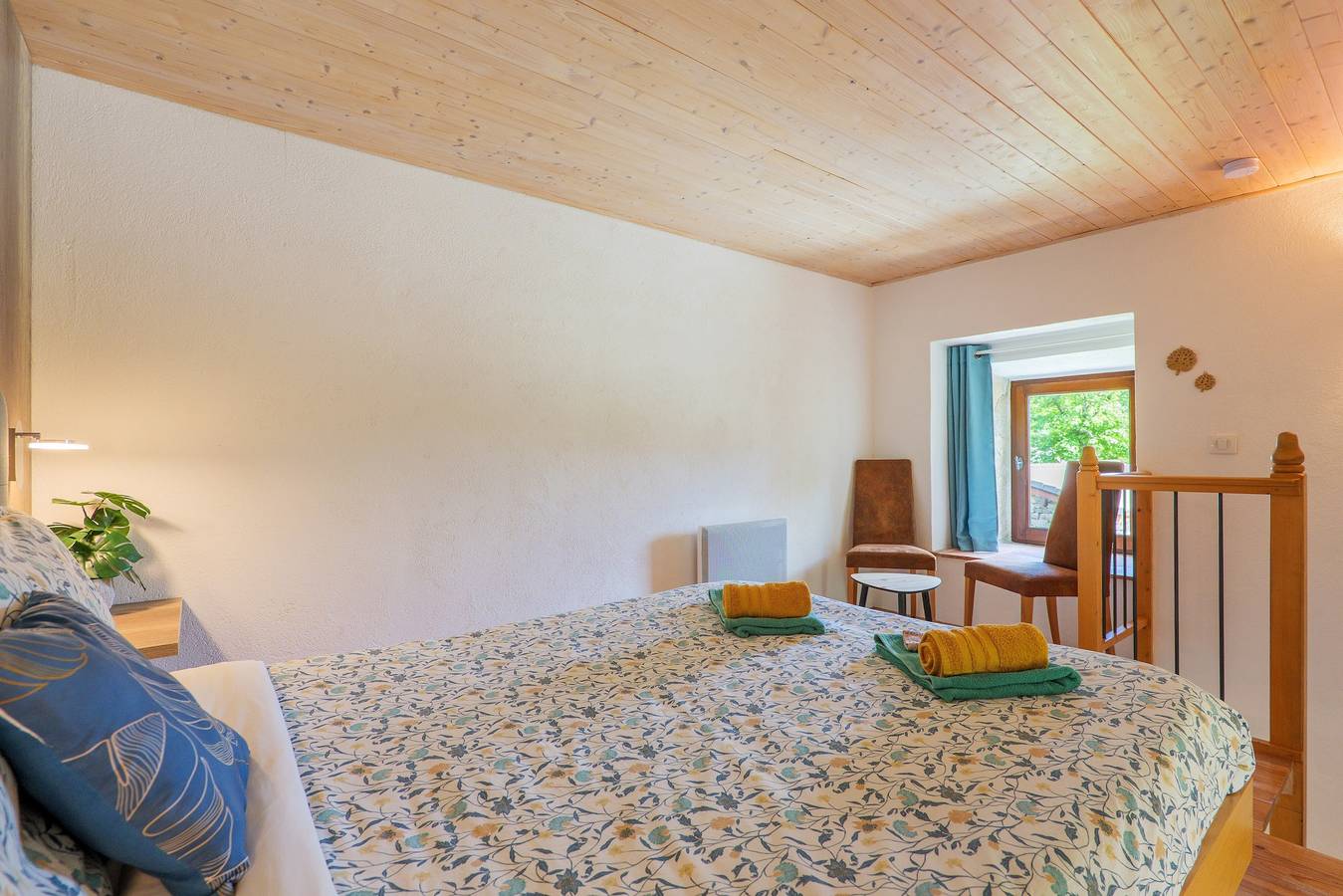 Chambre d’hôtes « La Gardette » avec vue montagne, piscine partagée et terrasse privée in Sablières, Parc naturel régional des Monts d'Ardèche