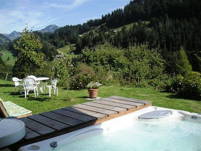 Gîte pour 8 personnes, avec jacuzzi et jardin, adapté aux familles à Rougemont - 3