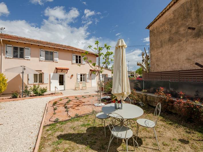 Gîte pour 4 personnes, avec Terrasse et Jardin à La Roquette-sur-Siagne