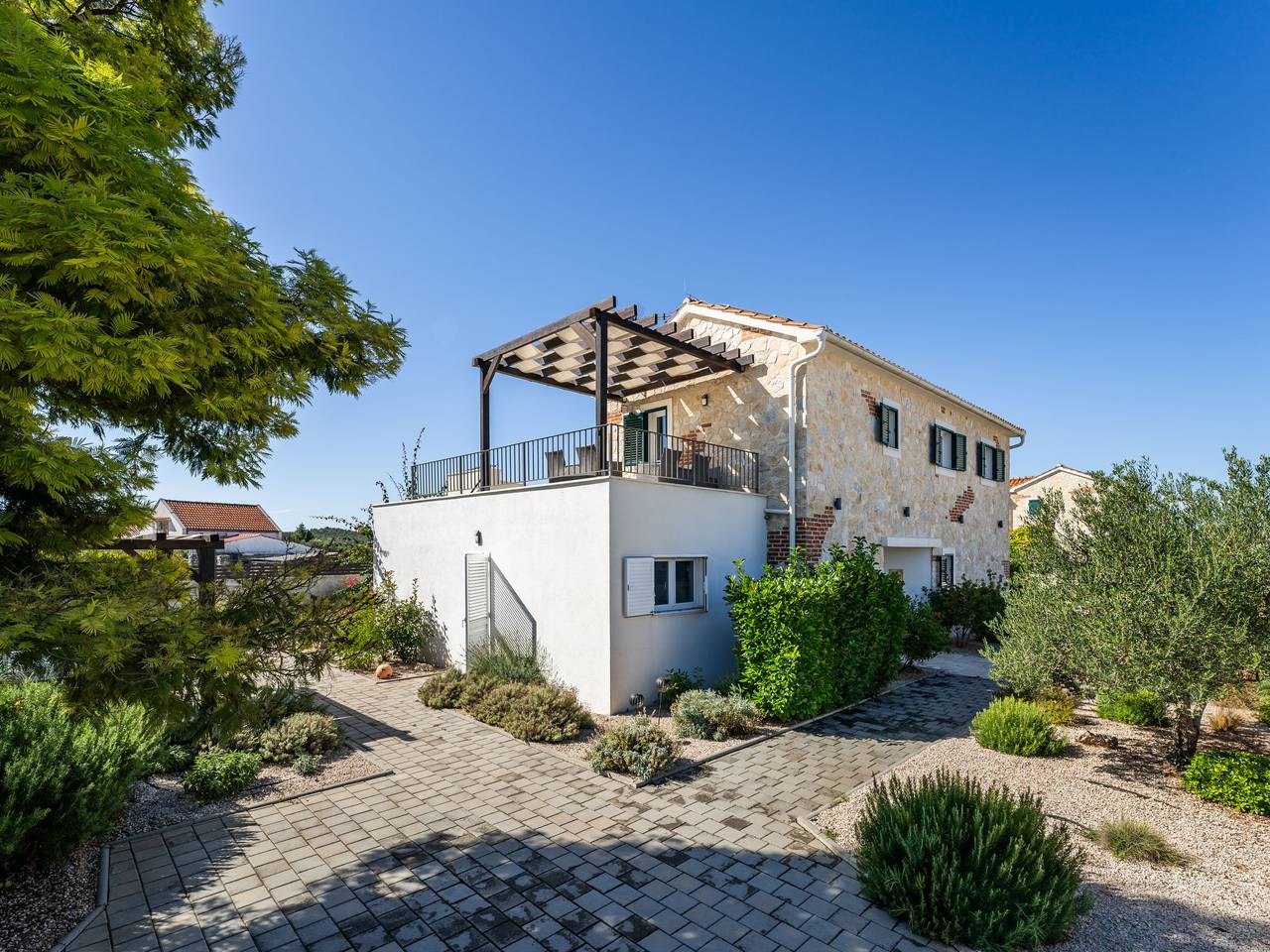 Carmen in Raslina, Šibenik-Knin