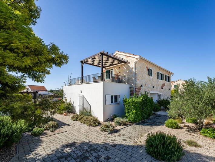 Carmen in Raslina, Šibenik-Knin
