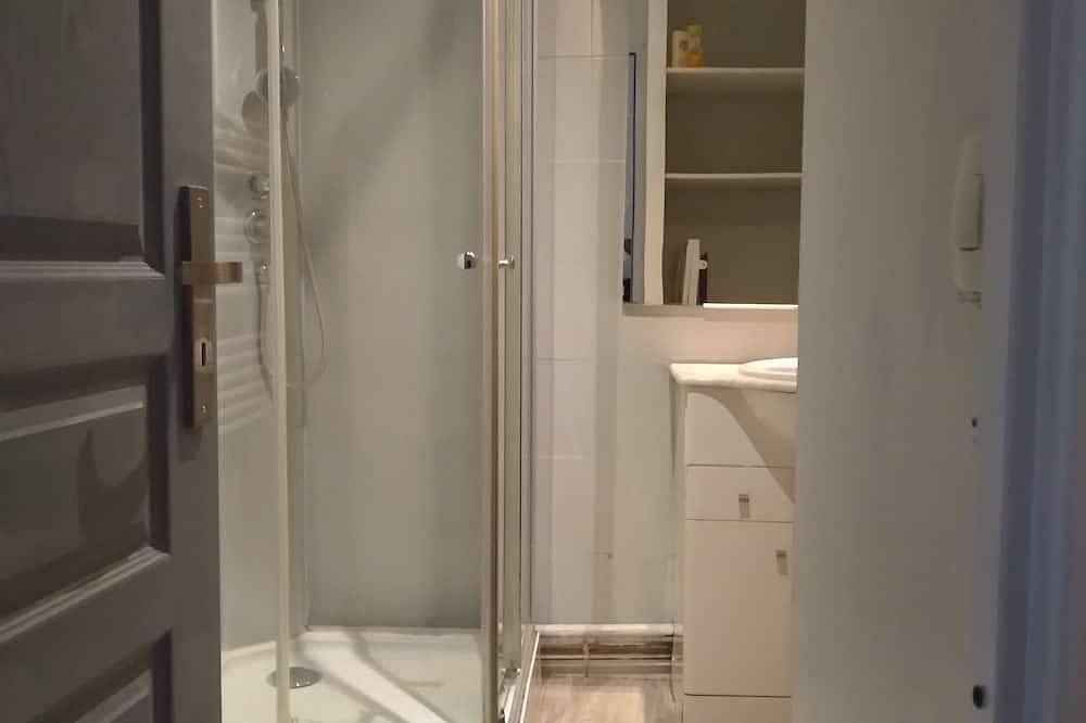 Appartement entier, Appartement (44m2), plain pied, 1°etage, 1 chambre, balcon, garage optionnel. in Pézenas, Côte d'Améthyste