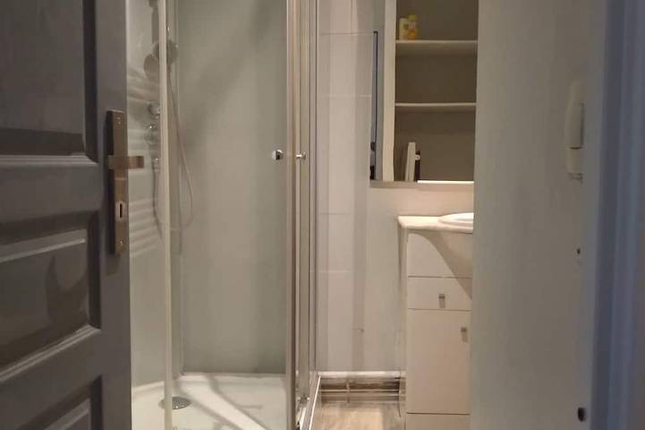 Entire apartment, Apartment (44 m²), first floor, 1st floor, 1 bedroom, balcony, optional garage. in Pézenas, Mediterranean Coast (France)