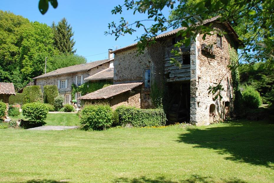 Gîte pour 12 personnes avec piscine in Saint-Léonard-de-Noblat, Région de Limoges
