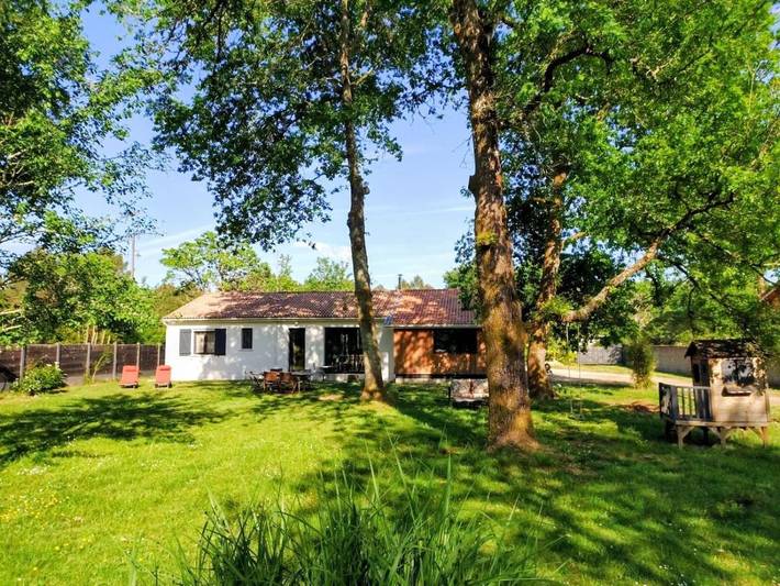 Location de vacances pour 9 personnes, avec Jardin à Le Temple - 2
