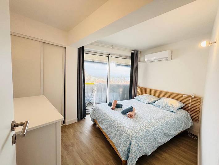 Appartement de vacances pour 4 personnes, avec piscine ainsi que balcon et vue