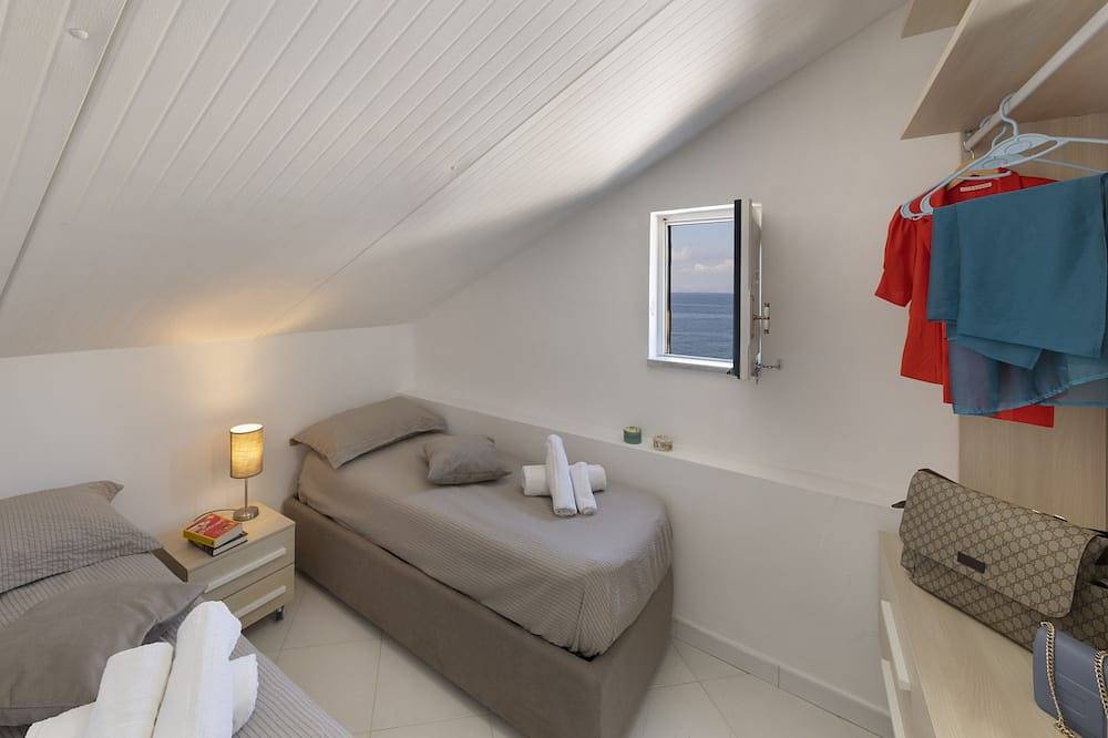 Appartamento intero, Relais del Mare con terrazza fronte mare free parking in Massa Lubrense, Napoli e dintorni