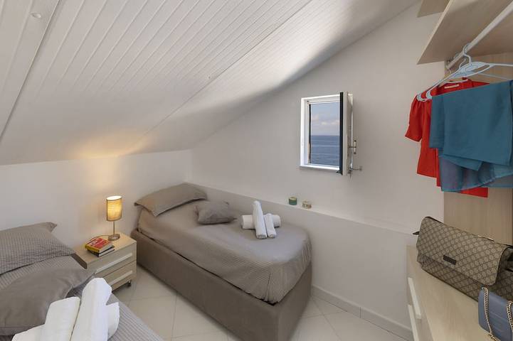 Ganze Wohnung, Relais del Mare - mit Terrasse zum Meer in Massa Lubrense, Sorrento Coast