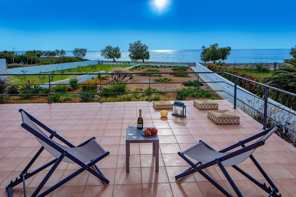 Villa Sea Sand - Sunset View Beachfront Villa Near Tavernas & Shops in Chania und Umgebung