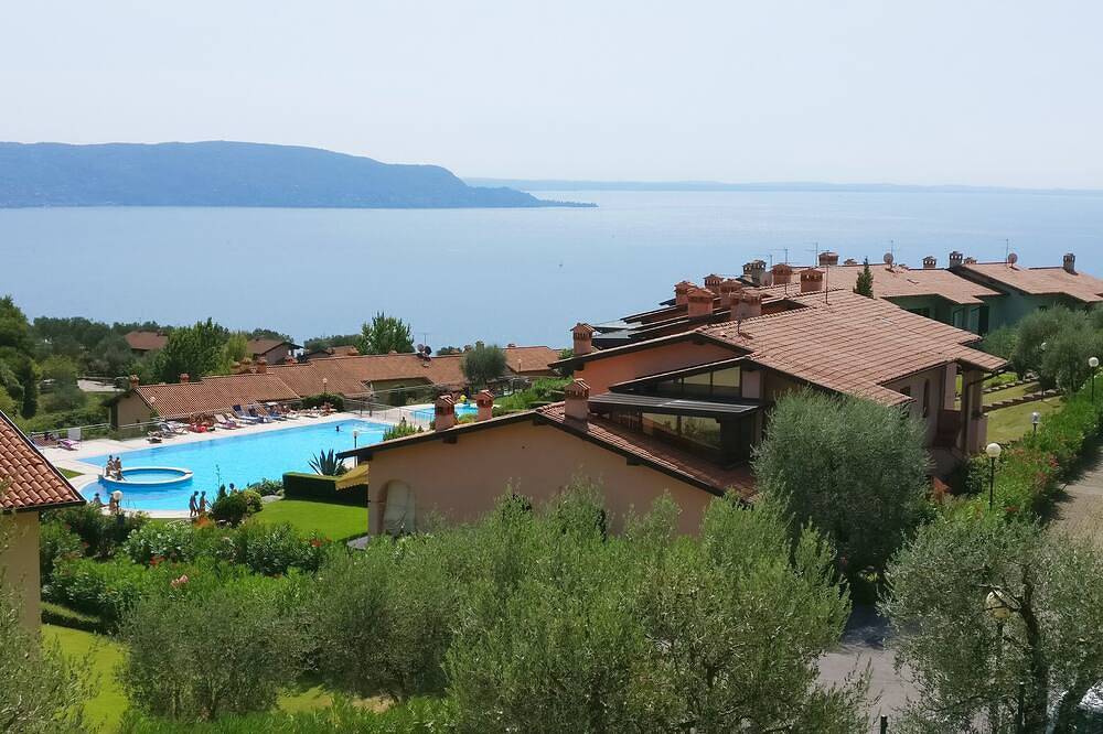 Ganze Wohnung, Zweizimmerwohnung mit fantastischem Blick auf Gaino am Gardasee in Toscolano-Maderno, Gardasee-Berge