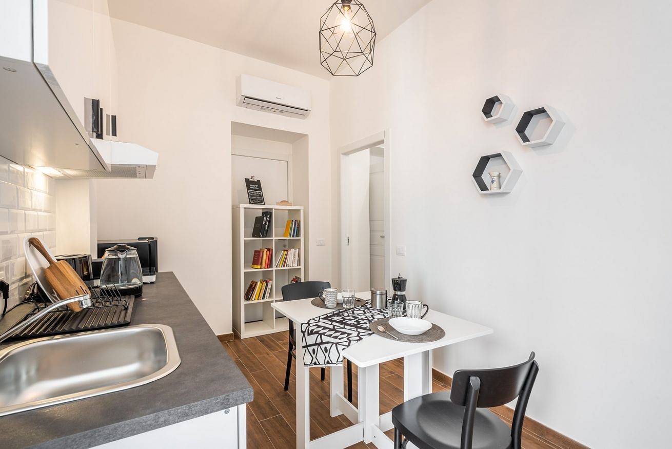 Geheel appartement, Vakantieappartement voor 2 personen met balkon in Sant'Alenixedda, Cagliari