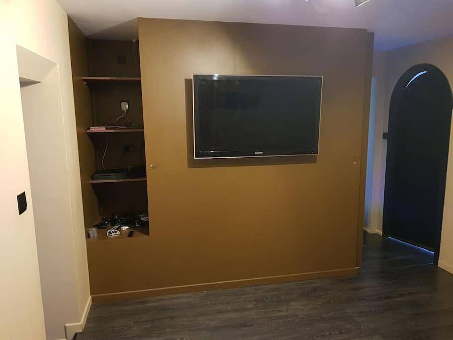 Appartement entier, Three-Bedroom Apartment in Ciry-le-Noble, Région de Charolles