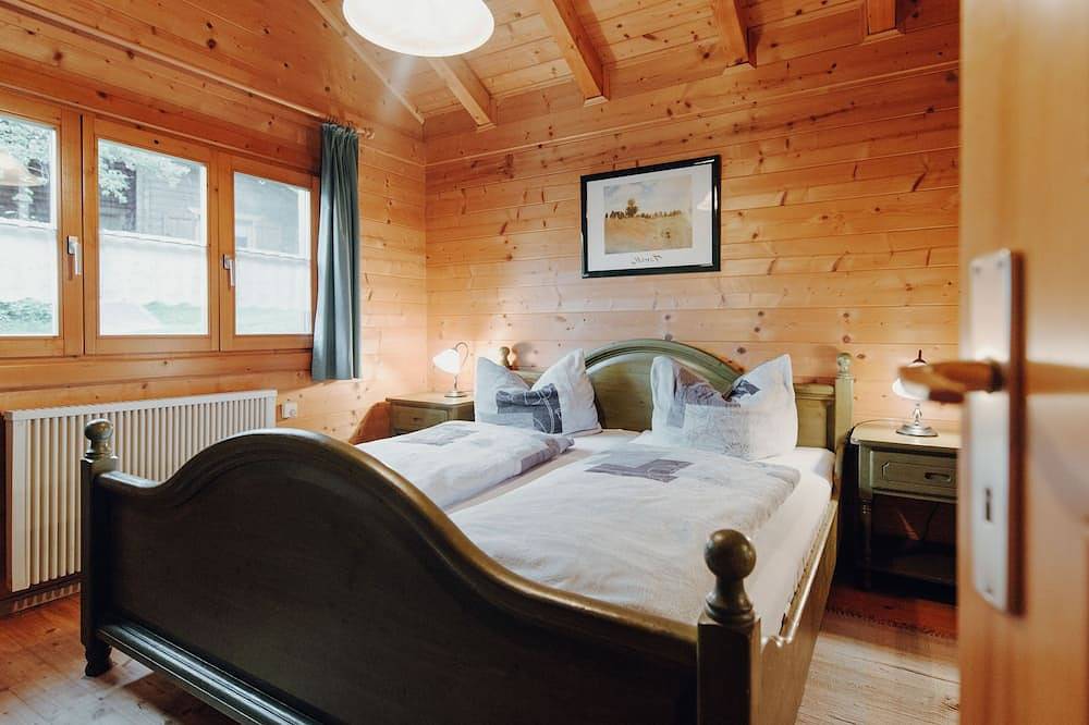 Ganze Wohnung, Gemütliches Holzblockhaus m überdachter Veranda Ht - Naturerlebnisdorf in Stamsried, Ostbayern