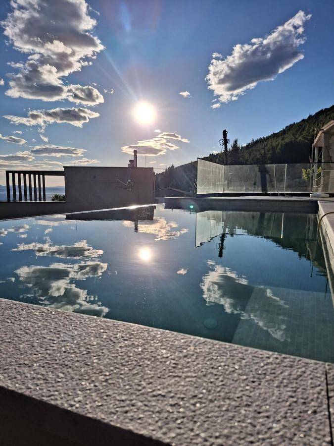 Villa pour 14 personnes, avec piscine ainsi que vue et jardin, animaux acceptés à Céline - 4