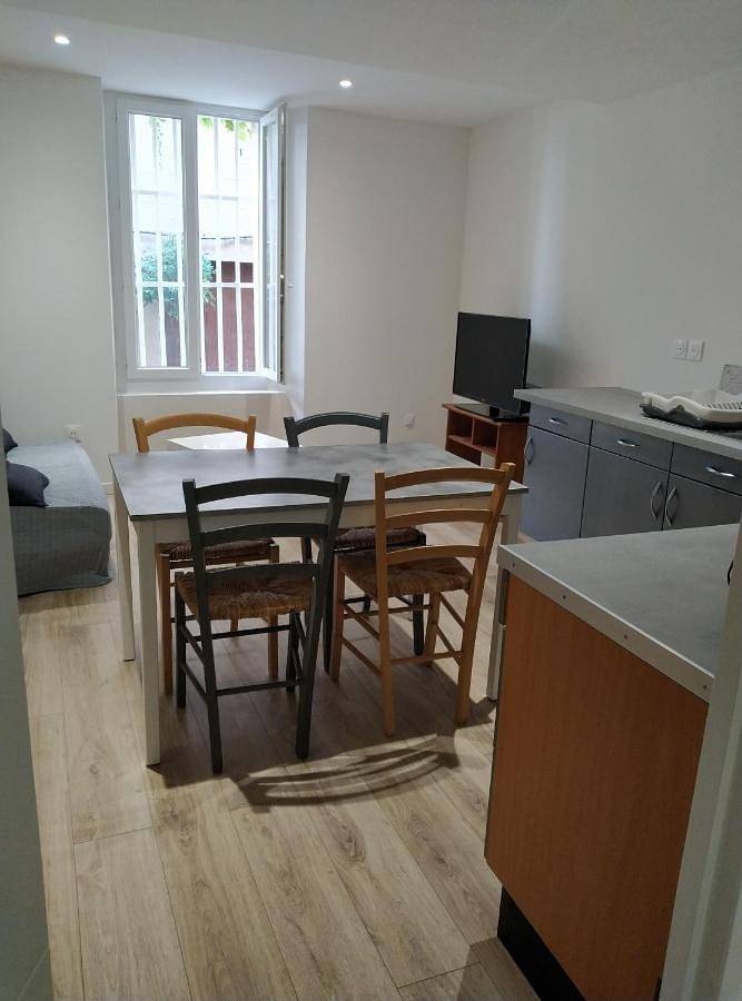 Appartement entier, Studiolaroque in La Roquebrussanne, Région de Brignoles