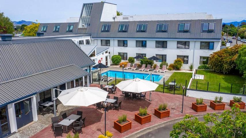 Hôtel pour 2 personnes, avec jacuzzi et sauna ainsi que piscine et jardin