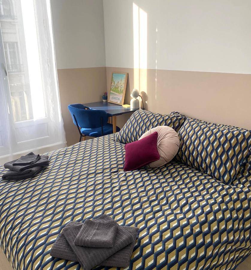 Appartement entier, Queen Room with Balcony in Soissons, Aisne