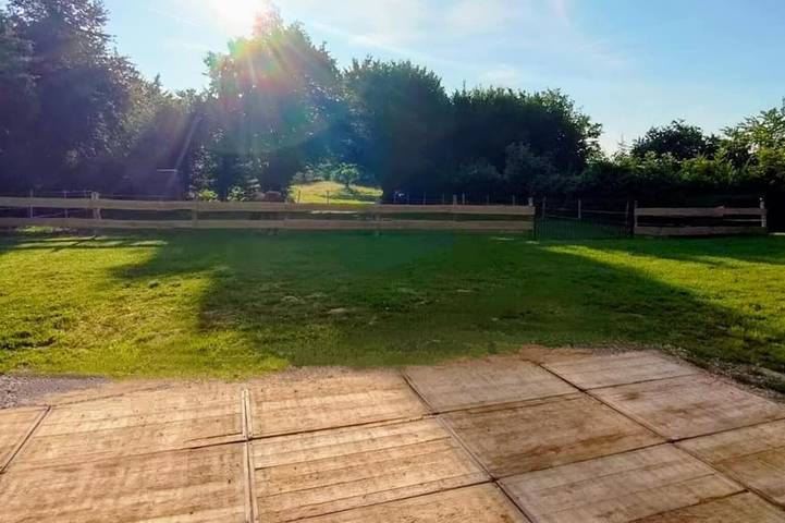 Gîte pour 13 personnes, avec jardin dans Beaufort (Nord)