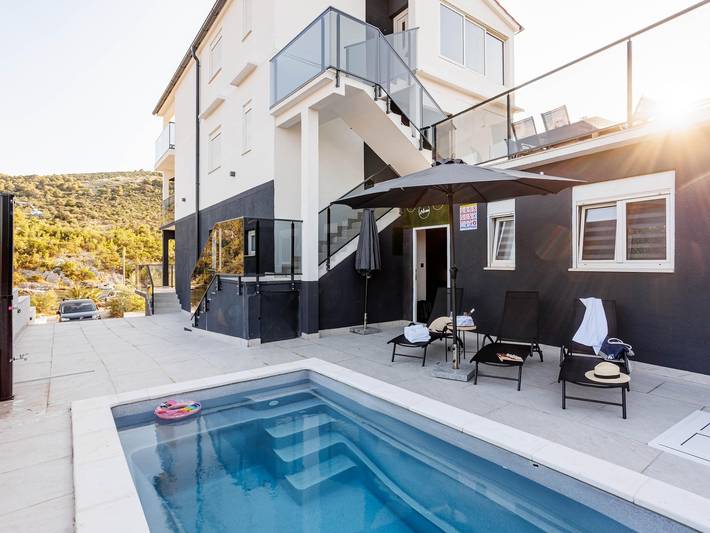 Villa für 9 Personen, mit Pool, mit Haustier in Rogoznica