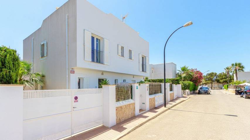 Villa pour 5 personnes, avec piscine et balcon/terrasse dans Cala Serena