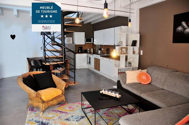 Gîte pour 6 personnes, avec piscine ainsi que vue et jardin, animaux acceptés à Cardet