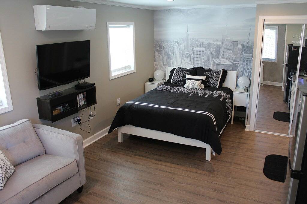 Praktisch Home With Guest House in Lynchburg, Virginia