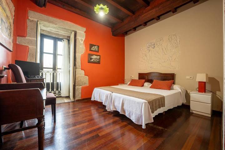 Casa rural para 30 personas, con jardín además de terraza y piscina, Se admiten mascotas en Galicia - 3