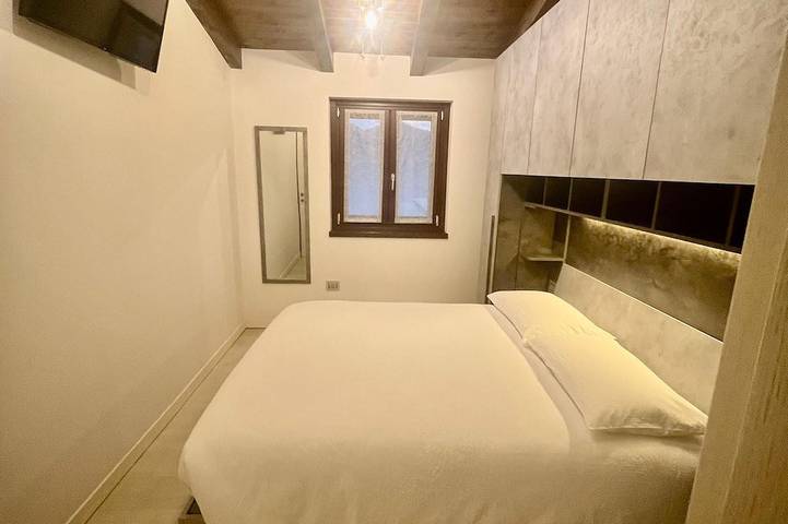 Appartamento intero, Rilassati e ricaricati in quest'oasi di quiete ed eleganza. in Lovere, Lago d'Iseo