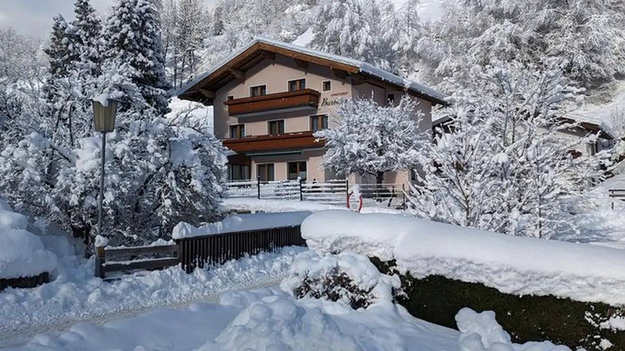 Entire holiday apartment, Holiday apartment for 6 people with garden in Zell am See (City), Zell am See