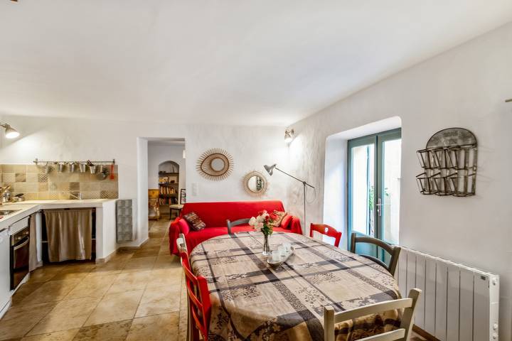Charming House in Bonnieux with Terrace and Garden View in Bonnieux, Parc naturel régional du Luberon