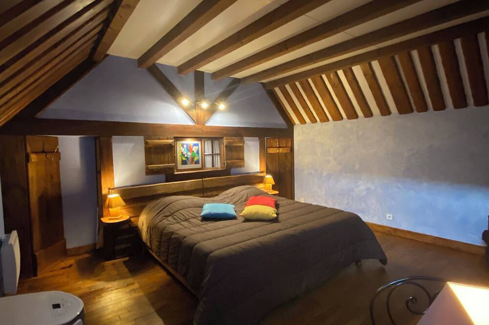 El Huchier Lodge fue diseñado con la comodidad necesaria para 2-4 personas. in Nuits, Región de Avallon