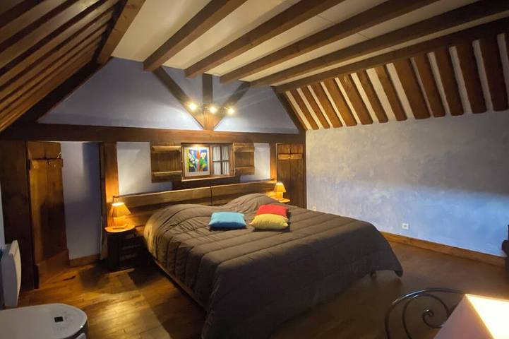The Huchier lodge was designed with the necessary comfort for 2-4 people. in Nuits, Avallon region