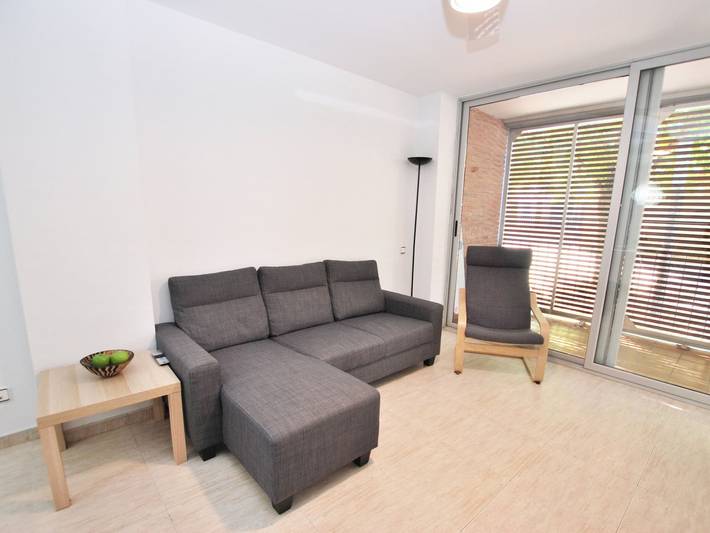 Apartamento entero, Planta baja encantadora con patio, cerca de la playa y servicios en Mataró in Mataró, Costa del Maresme
