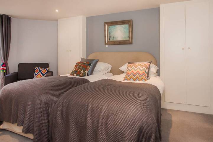 Entire apartment, The Art Studio - stylish city accommodation in Bath, Bath & North East Somerset
