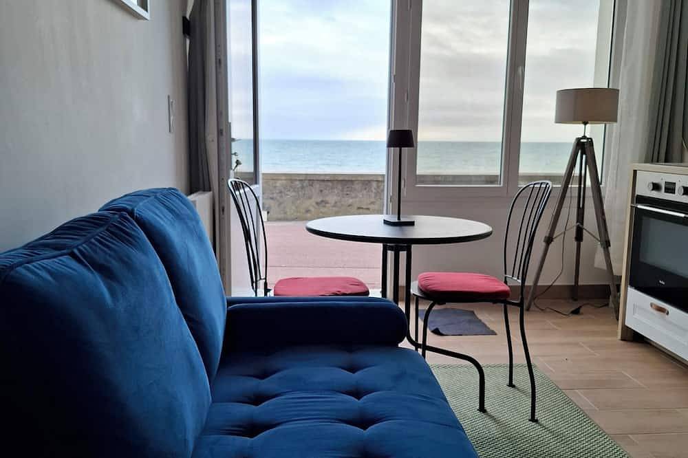 Appartement entier, Front De Mer Studio Tout Confort Sur La Digue Face À La Mer Accès Direct Plage in Agon-Coutainville, Région de Coutances
