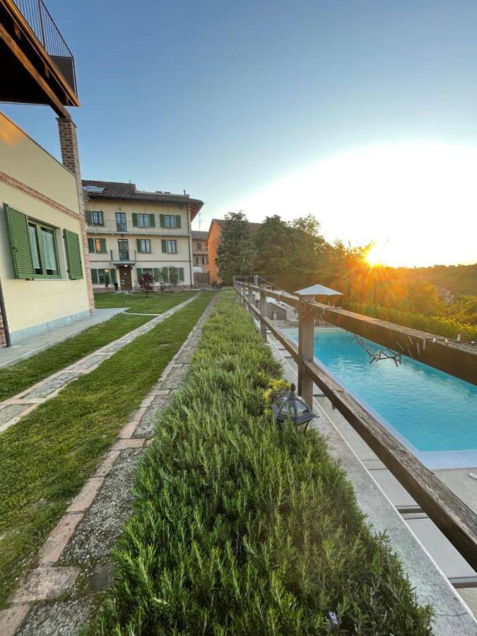 Chambre d’hôte pour 4 personnes, avec vue ainsi que piscine et jardin, animaux acceptés à Priocca