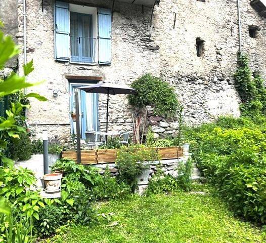 Gîte pour 2 personnes, avec vue et jardin à Saint-Sauveur-sur-Tinée
