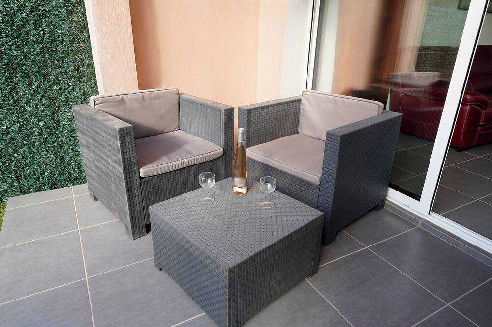 Entire apartment, T2 40m2 Ollioules, la Nature, à 10 Mins des Plages in Ollioules, Toulon region