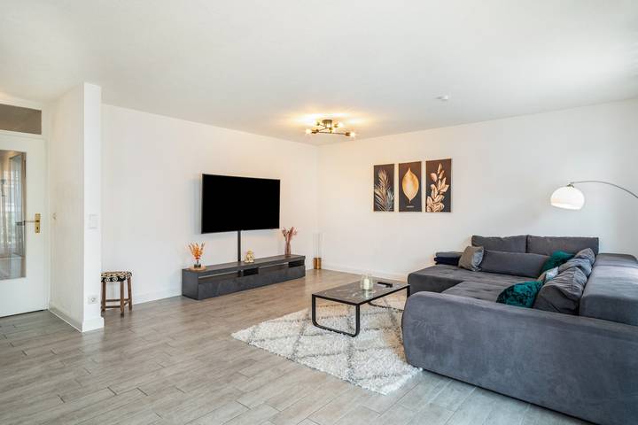 Ganze Wohnung, Ferienwohnung 'Tulpen' mit Gemeinschaftsgarten, Balkon und Wlan in Ravensburger Spieleland, Meckenbeuren