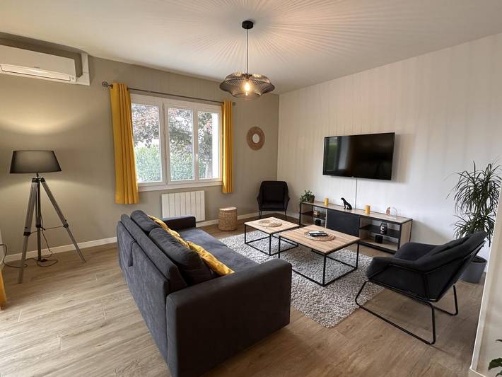 Gîte pour 4 personnes, avec jardin à Broût-Vernet