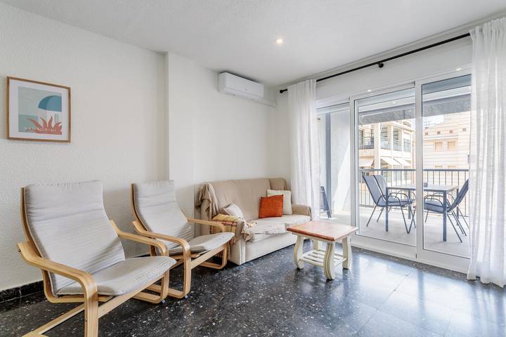 Apartamento entero, Apartamento 'Mar 4 en Santa Pola' con vistas al mar, terraza privada y Wi-Fi in Santiago Bernabeu, Santa Pola
