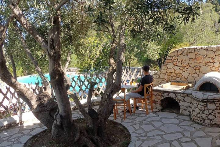 Villa for 3 people, with balcony and garden as well as pool in Agios Nikitas